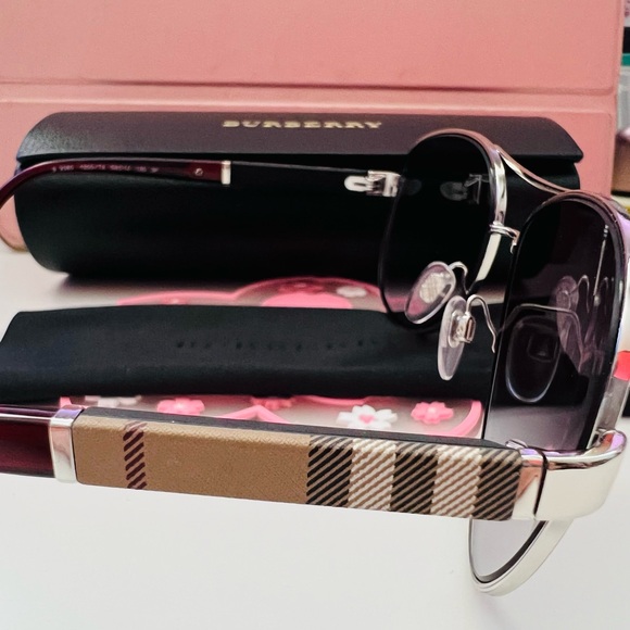 Burberry Sunglasses - Picture 5 of 7